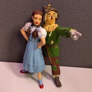 Hallmark Keepsake Ornament – Dorothy & Scarecrow (Wizard of Oz)